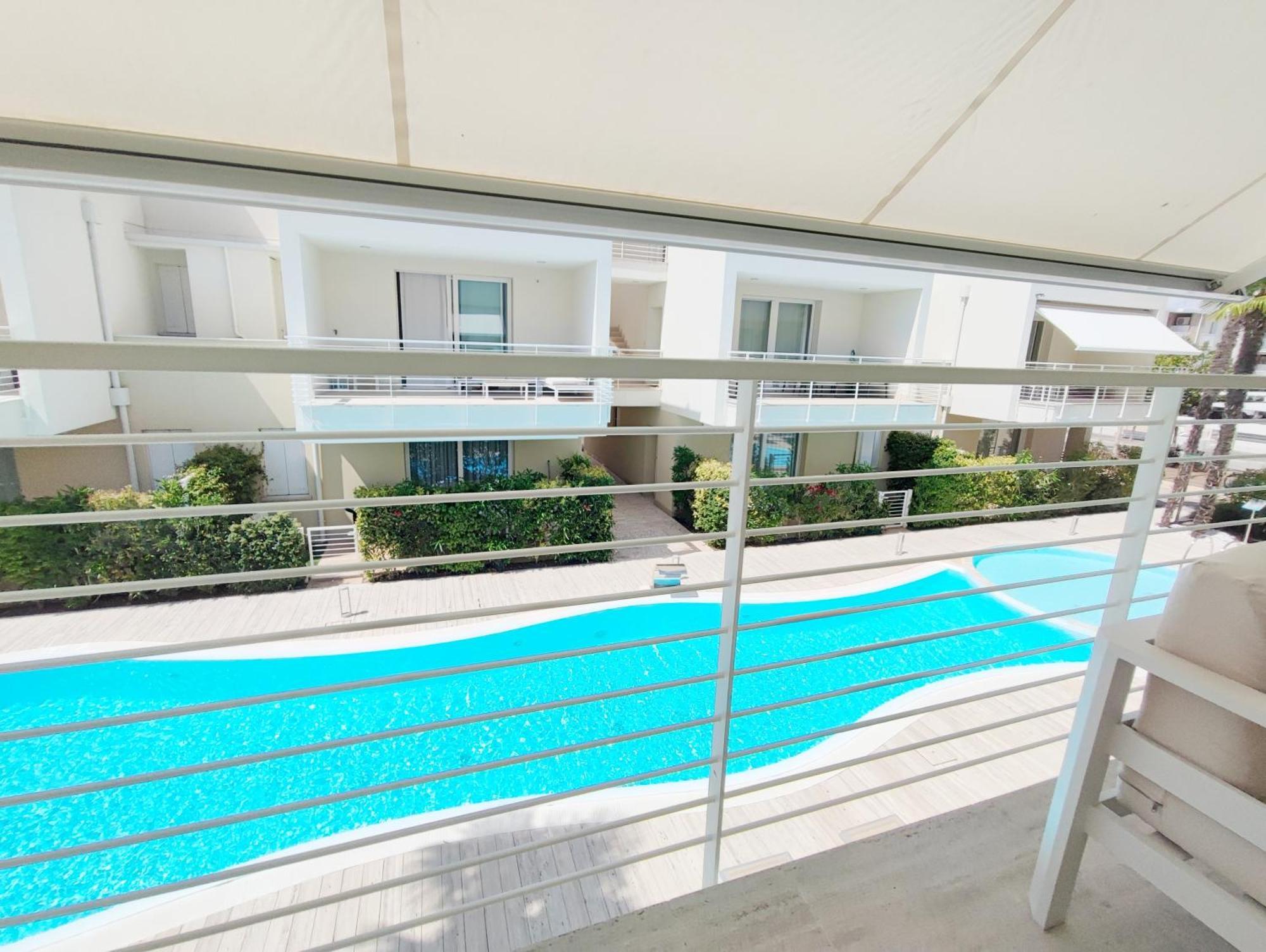 Wave Apartment